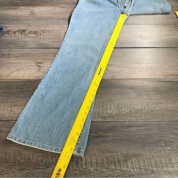 NWT Levi's Signature Womens Jeans Low Rise Boot Cut Light Wash Denim Size 8 M - Picture 10 of 15